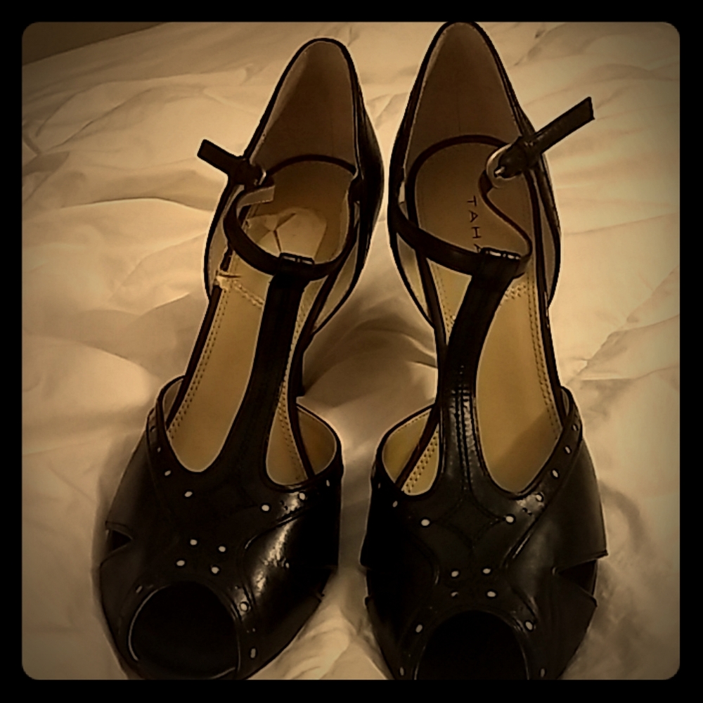 Retro Tahari black  t-strap 4 in heel size 10